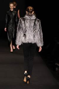 Spon Diogo - коллекция осень/зима 2011 - 2012, мех Saga Furs® Silver Fox